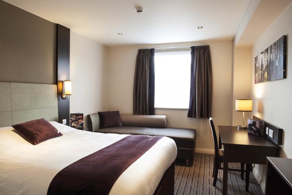 Premier Inn London Heathrow M4/J4 هيثرو المظهر الخارجي الصورة