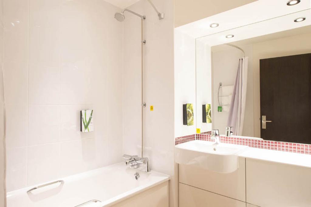 Premier Inn London Heathrow M4/J4 هيثرو المظهر الخارجي الصورة